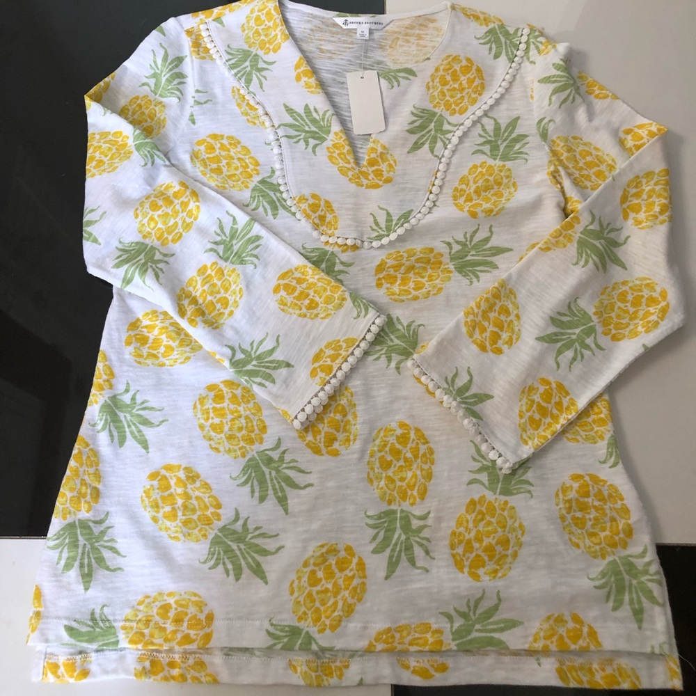 Brooks Brothers pineapple 3/4 sleeve top. NWT Sz M